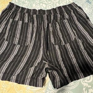 Briggs New York Black and White Striped Pants